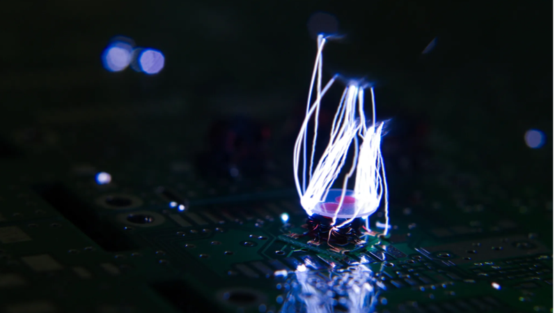 En electrisk urladdning i bild form för att visa ESD